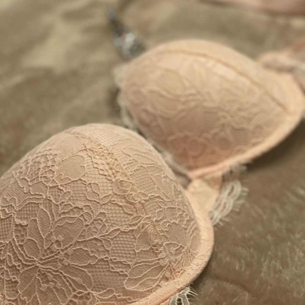 Victoria Secret Rhinestone Bra - Baby pink / Lace